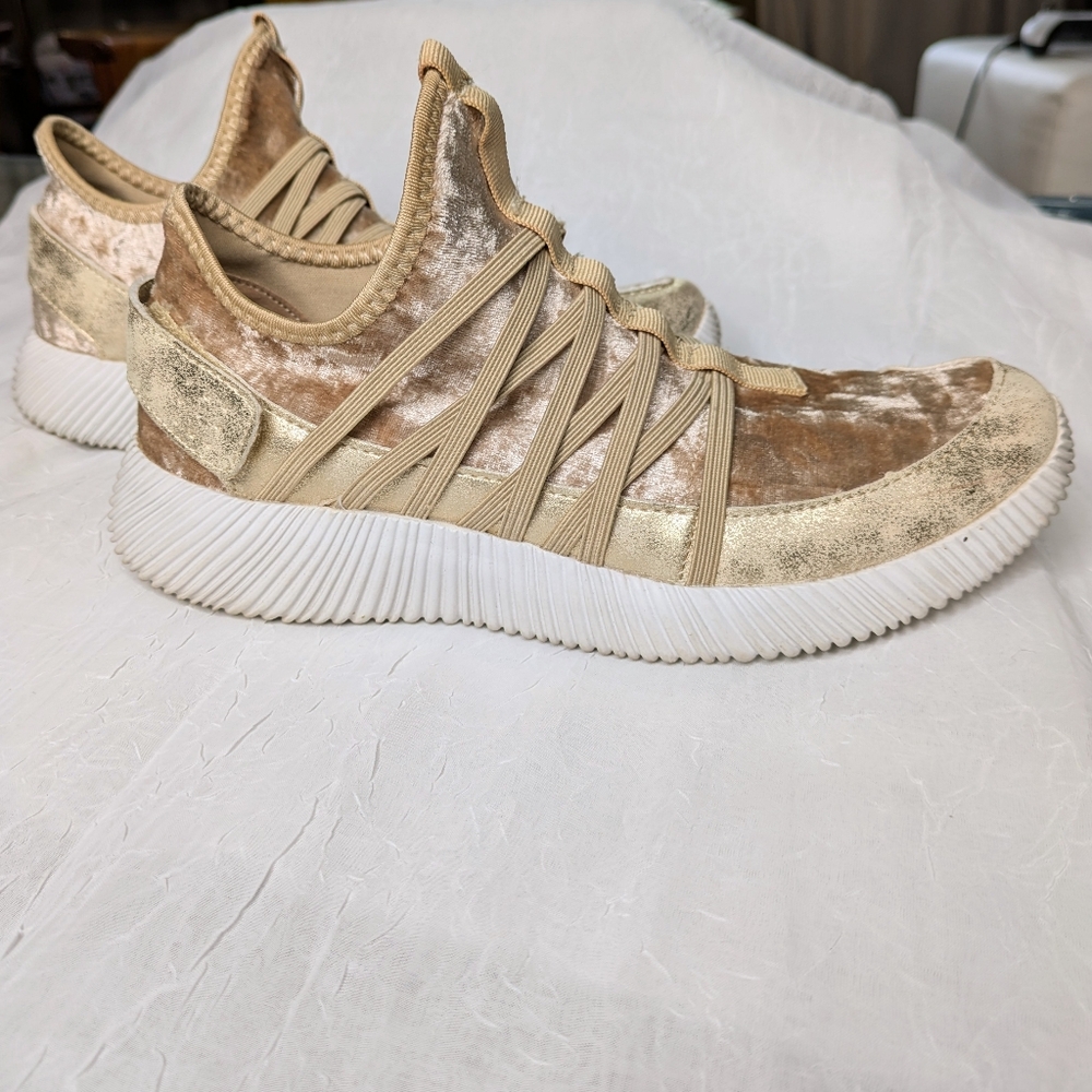 Qupid Velvet Women's Sneakers in Gold - Size 7